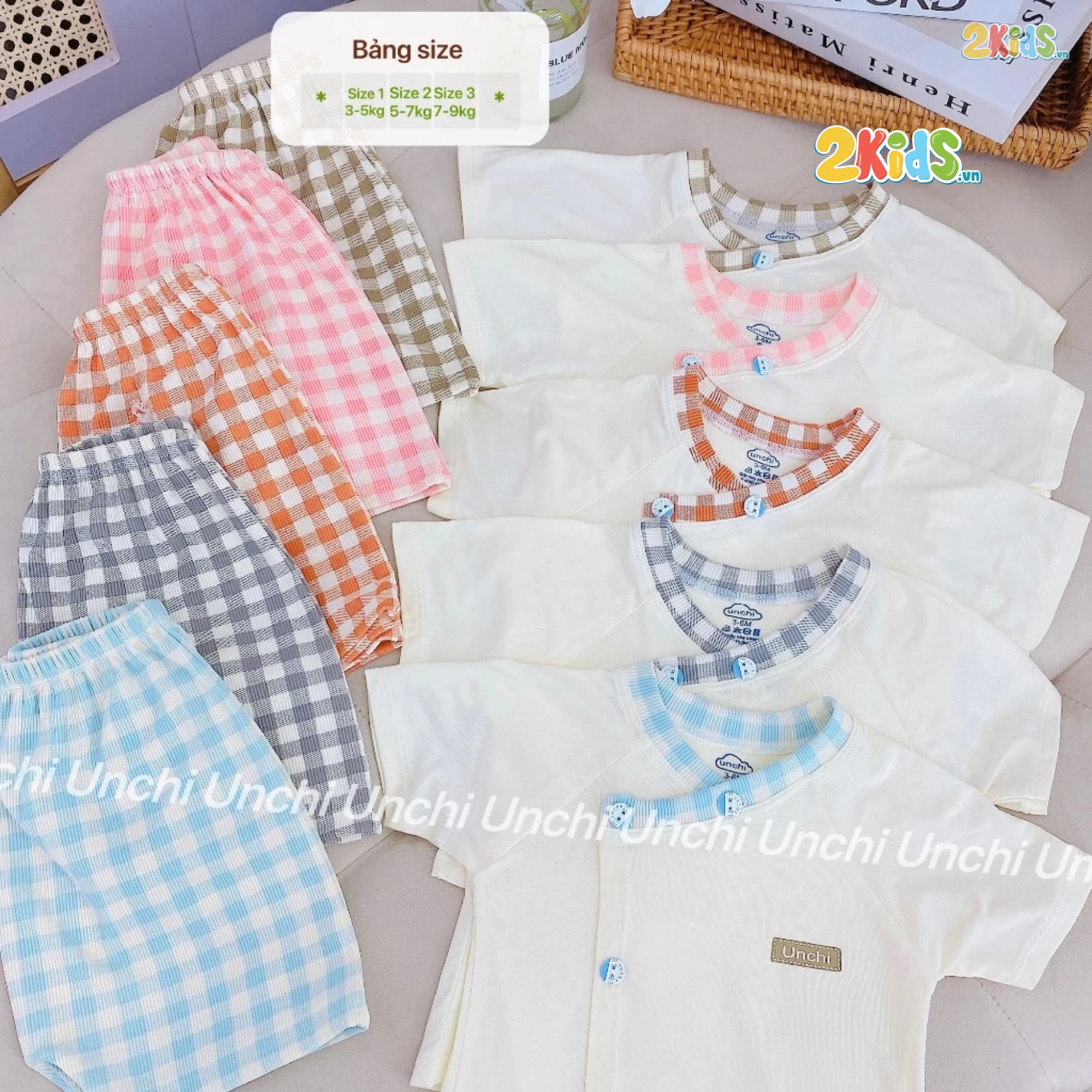 Bộ Quần Áo Sơ Sinh Unchi Cộc Tay Cúc Lệch Kẻ Caro
