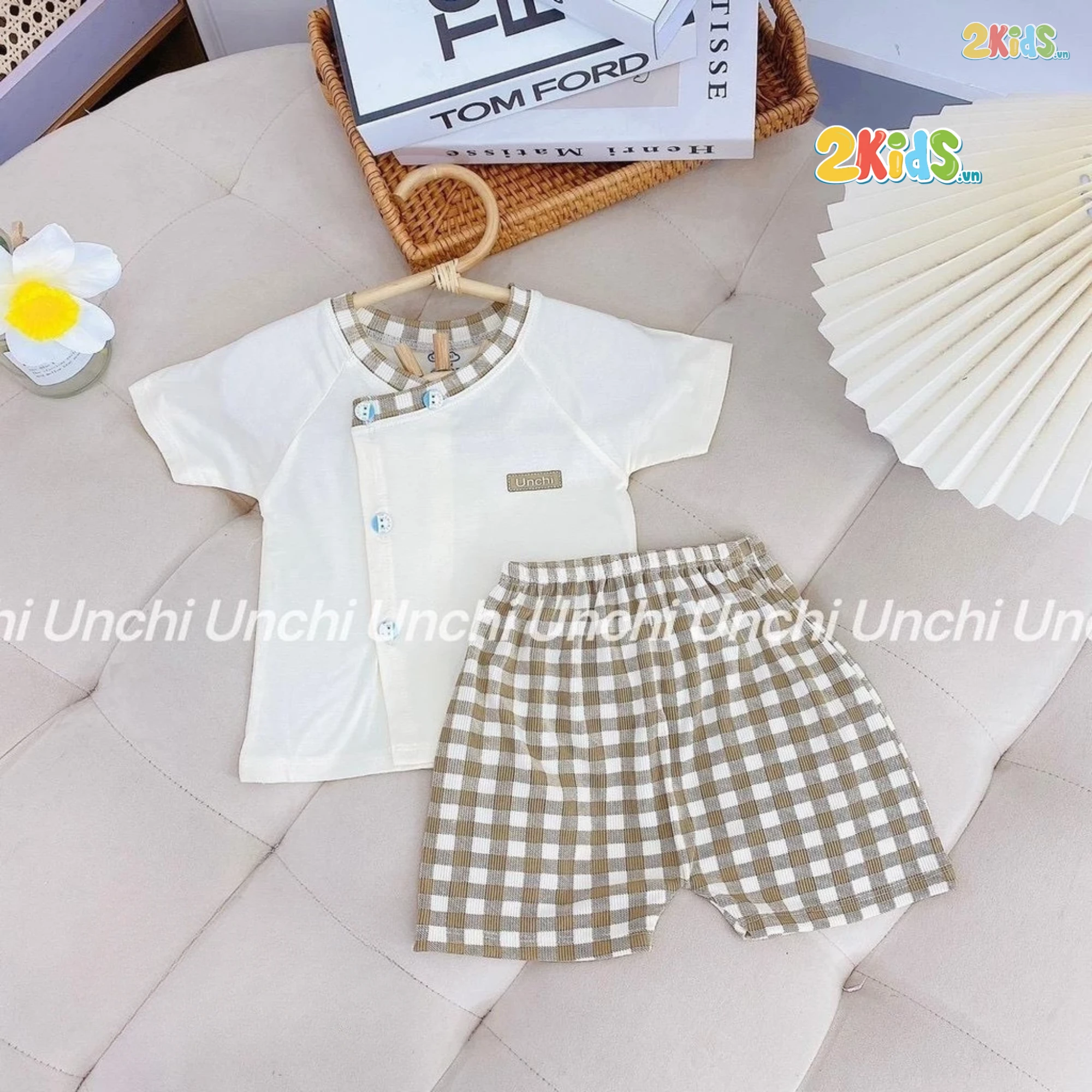 Bộ Quần Áo Sơ Sinh Unchi Cộc Tay Cúc Lệch Kẻ Caro