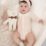 Bộ bodysuit sơ sinh La Pomme dài tay cổ viền ren hồng