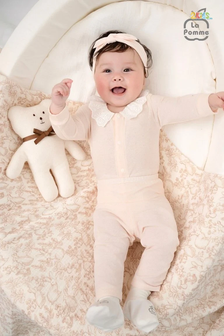 Bộ bodysuit sơ sinh La Pomme dài tay cổ viền ren hồng