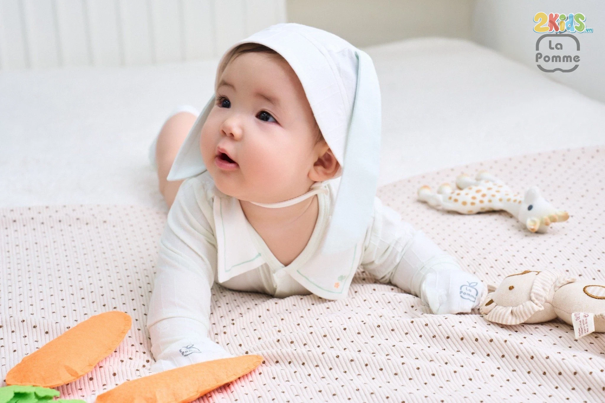 Bộ bodysuit sơ sinh La Pomme dài tay Happy Friend