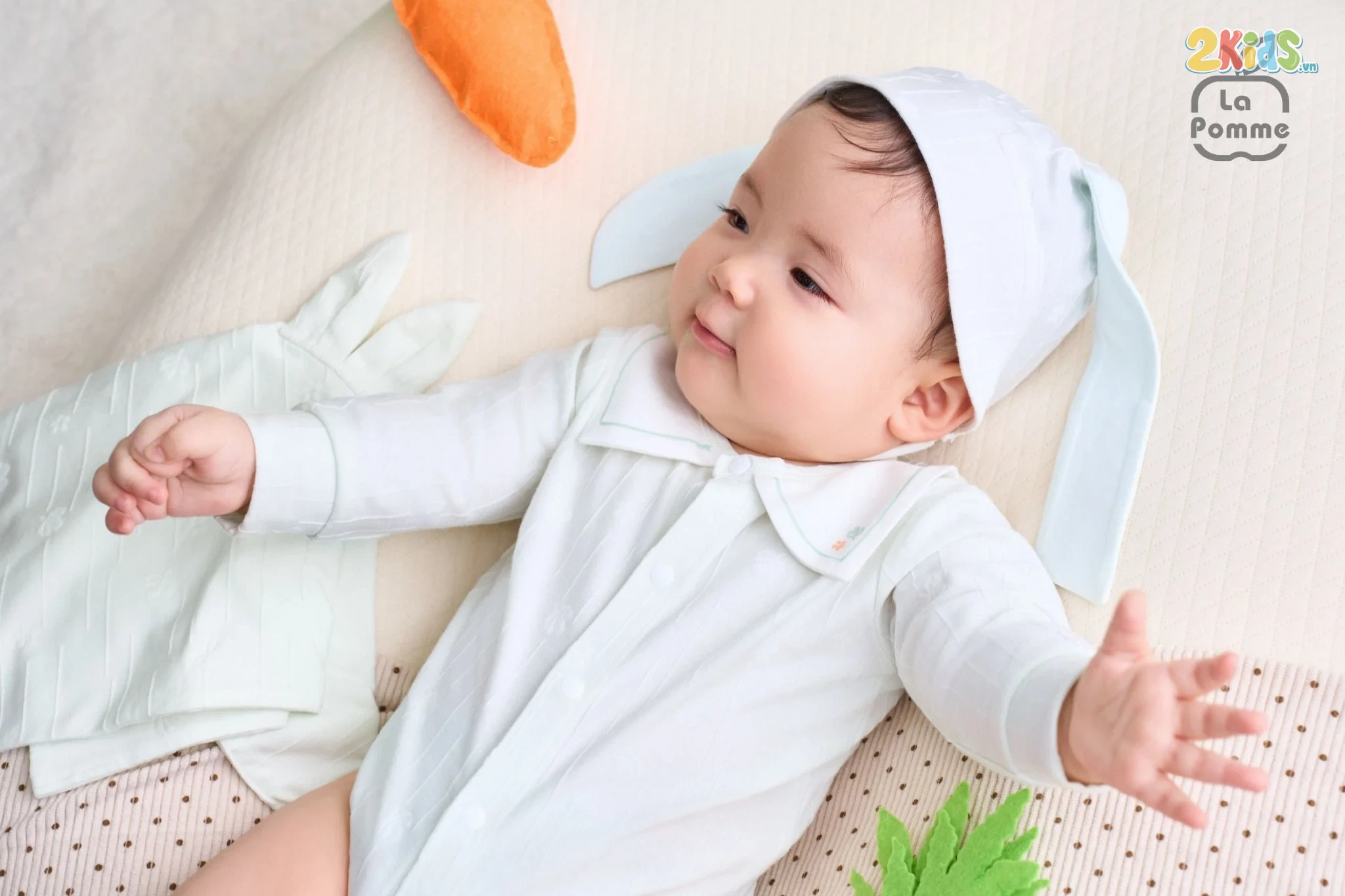 Bộ bodysuit sơ sinh La Pomme dài tay Happy Friend