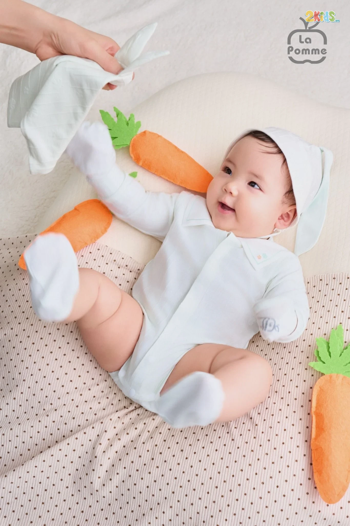 Bộ bodysuit sơ sinh La Pomme dài tay Happy Friend