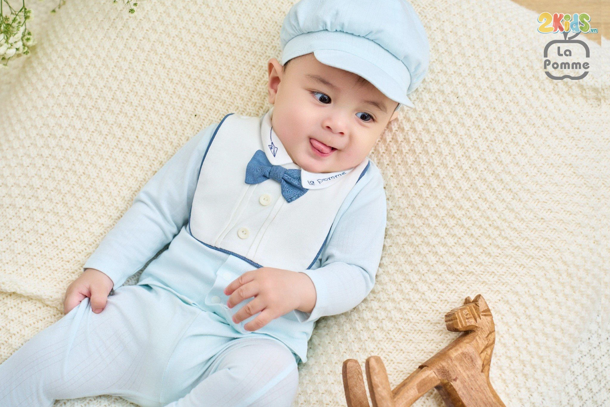 Bộ quần áo sơ sinh La Pomme dài tay cài khuy kèm mũ Deluxe