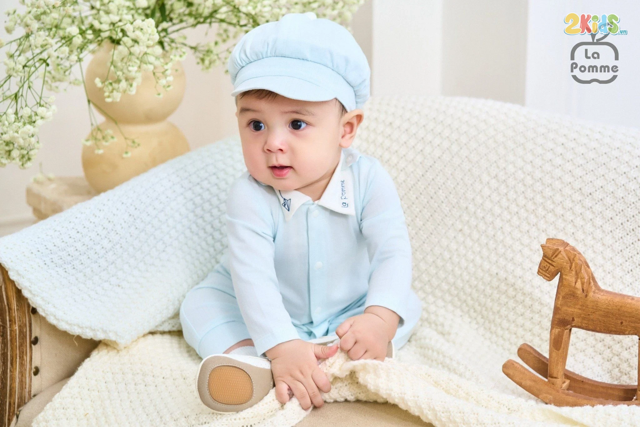 Bộ quần áo sơ sinh La Pomme dài tay cài khuy kèm mũ Deluxe