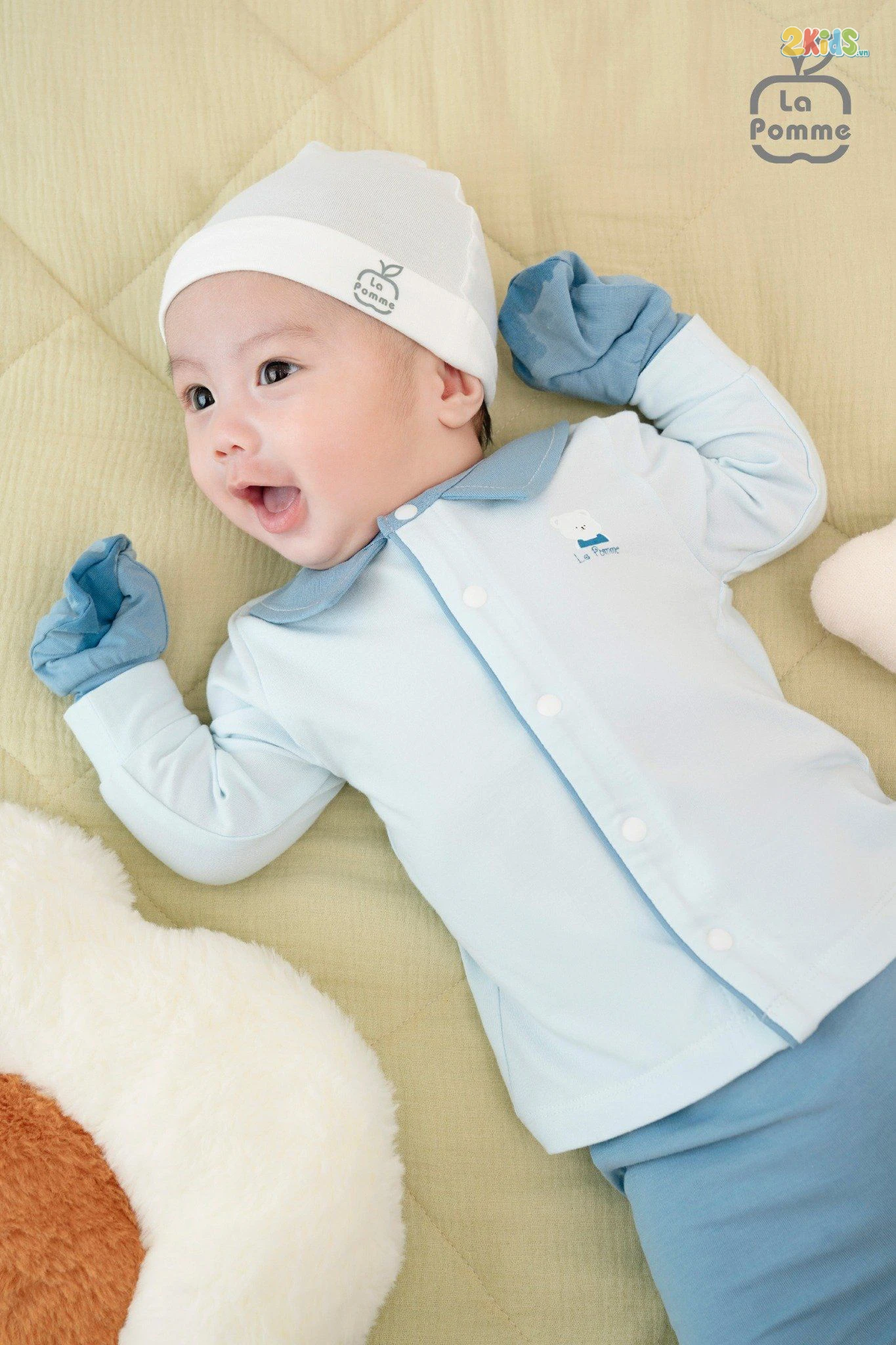 Bộ quần áo sơ sinh La Pomme dài tay cúc giữa cổ Peter Pan