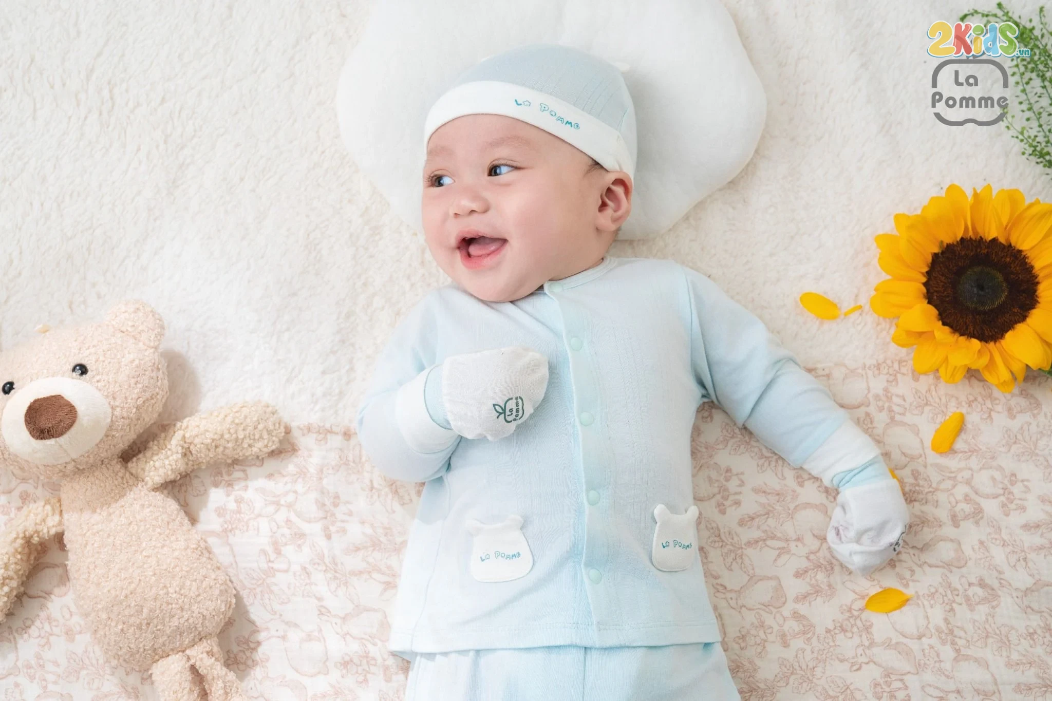 Bộ quần áo sơ sinh La Pomme dài tay cúc giữa gấu con