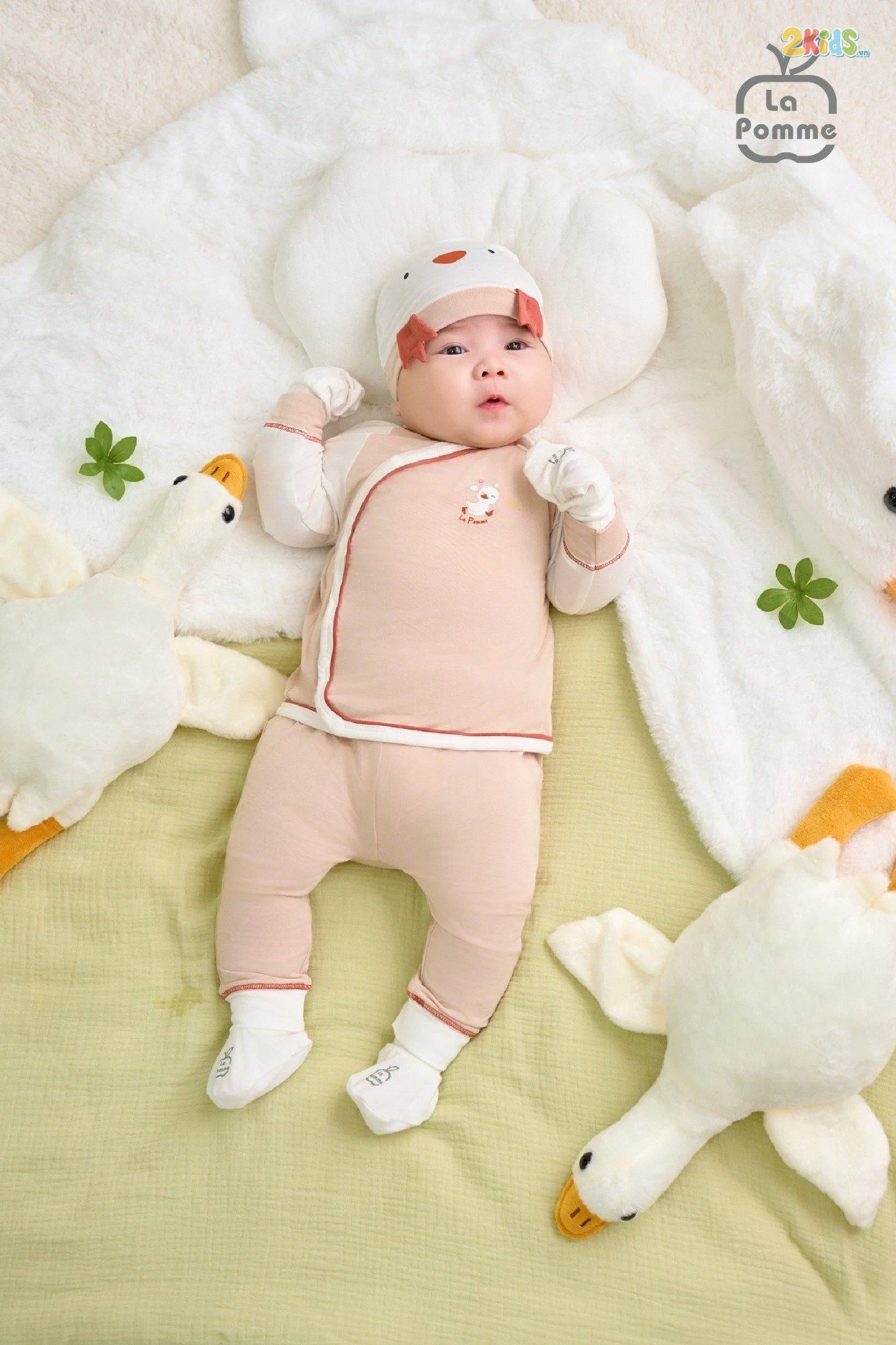 Bộ quần áo sơ sinh La Pomme dài tay cúc lệch ngỗng con