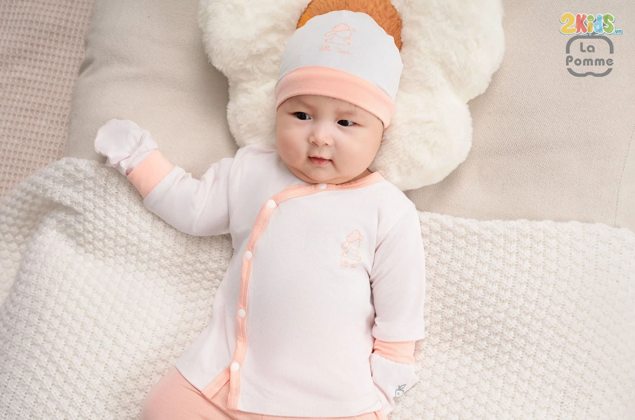 Bộ quần áo sơ sinh La Pomme dài tay cúc lệch phối màu