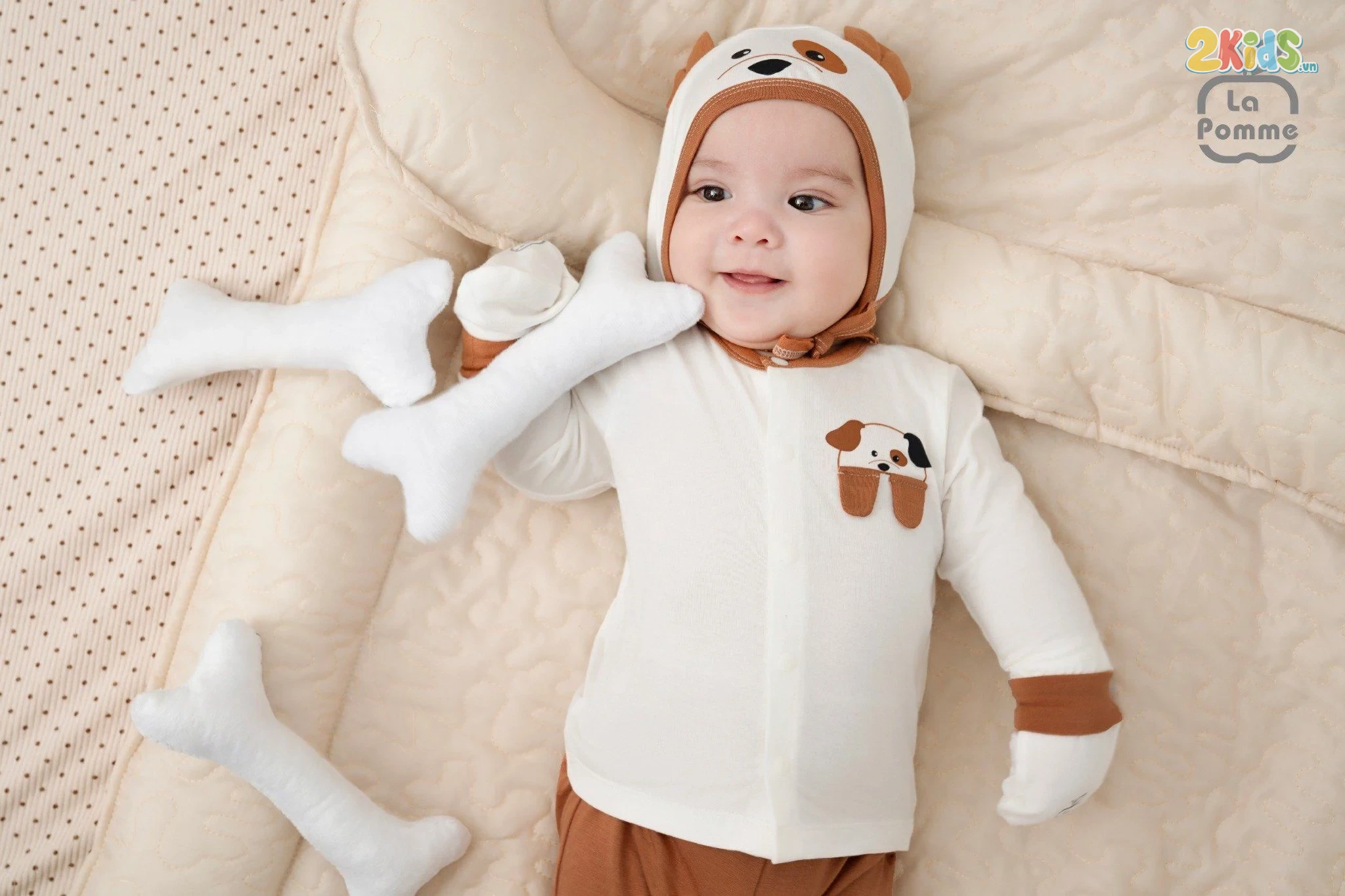 Bộ quần áo sơ sinh La Pomme dài tay cúc thẳng chó đốm
