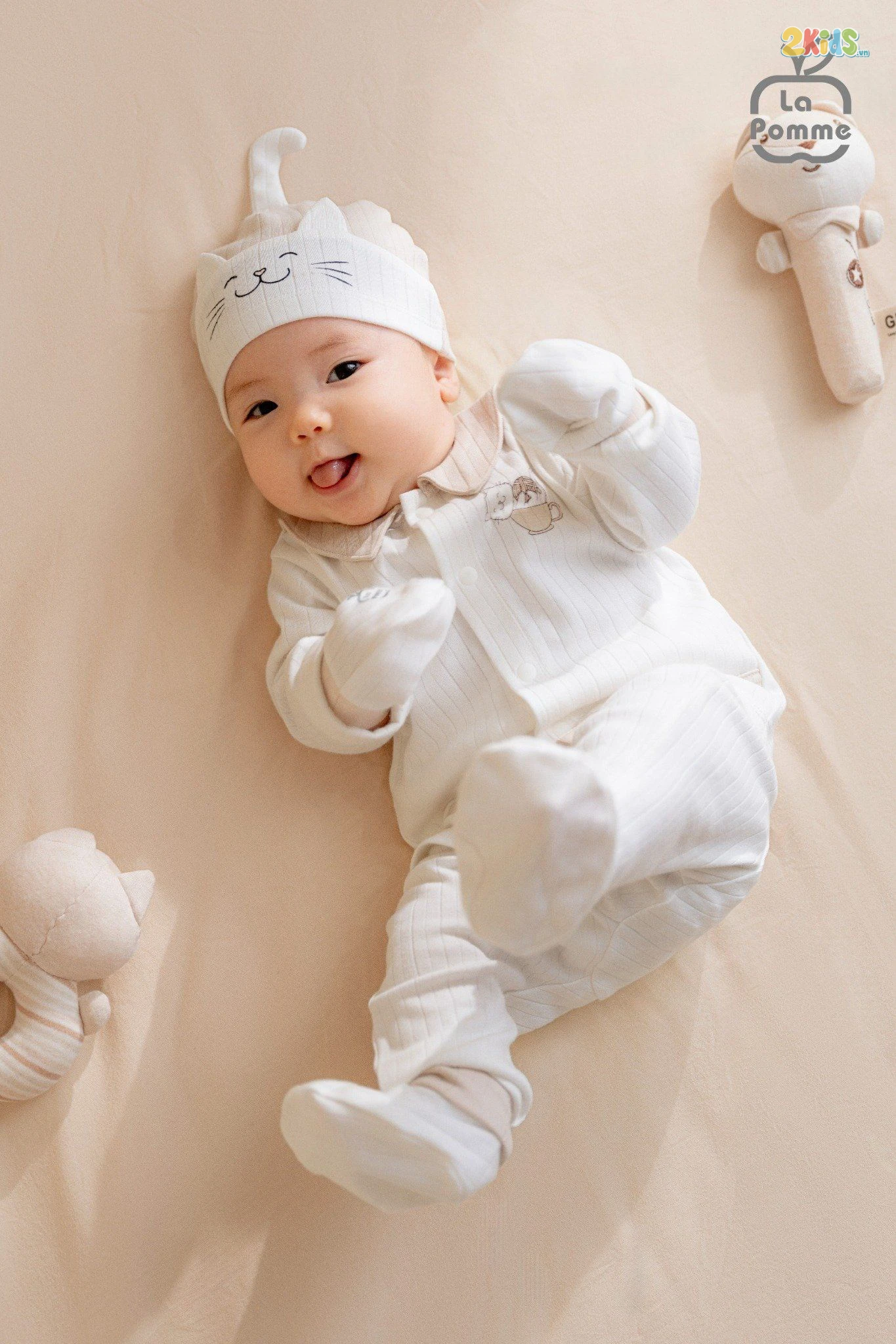 Bộ quần áo sơ sinh La Pomme dài tay mèo con trắng phối màu