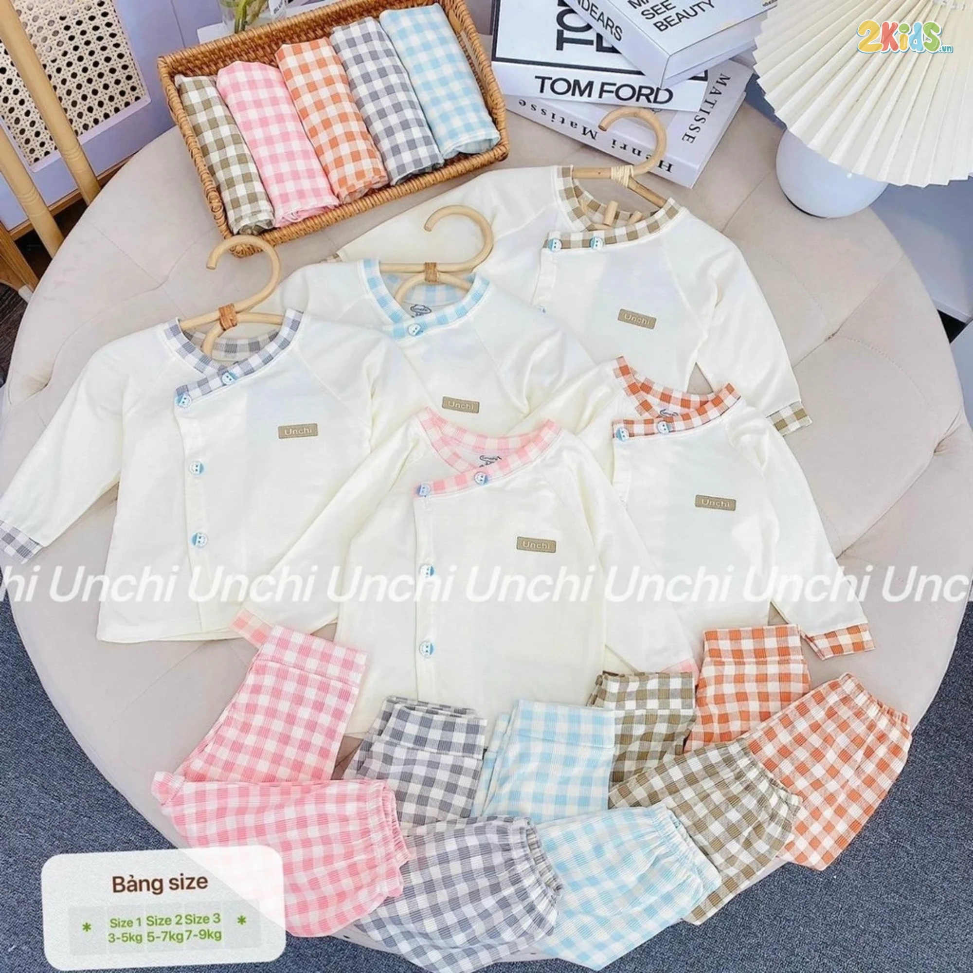 https://2kids.vn/products/combo-3-bo-quan-ao-so-sinh-unchi-dai-tay-cuc-lech-ke-caro-4851