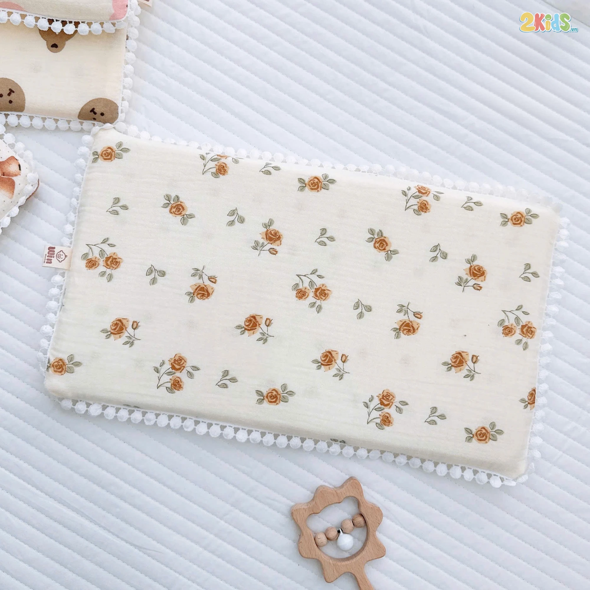 Gối cao su non Win viền ren