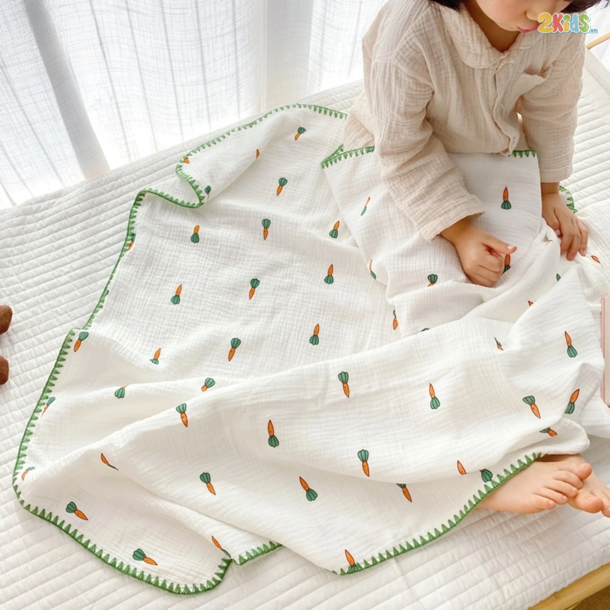 Khăn đa năng xô Muslin 4 lớp thêu viền