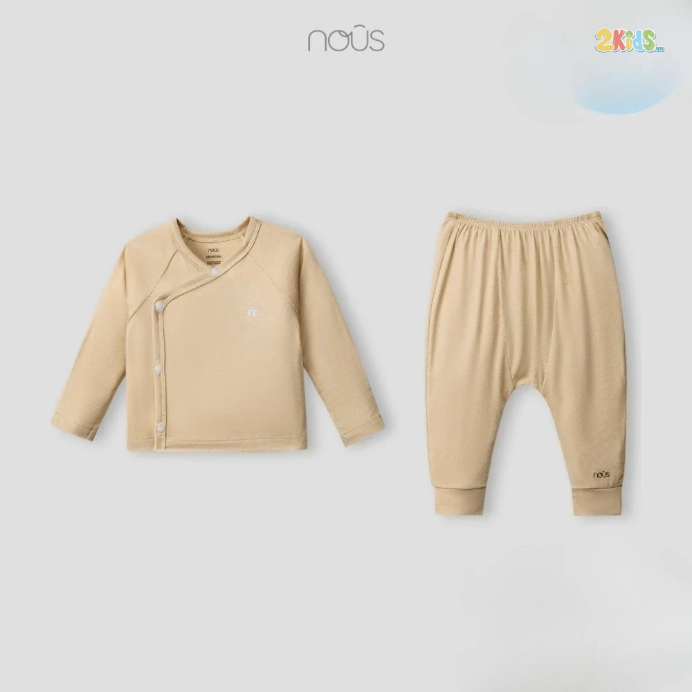 https://2kids.vn/products/bo-quan-ao-so-sinh-nous-dai-tay-cai-lech-mau-beige