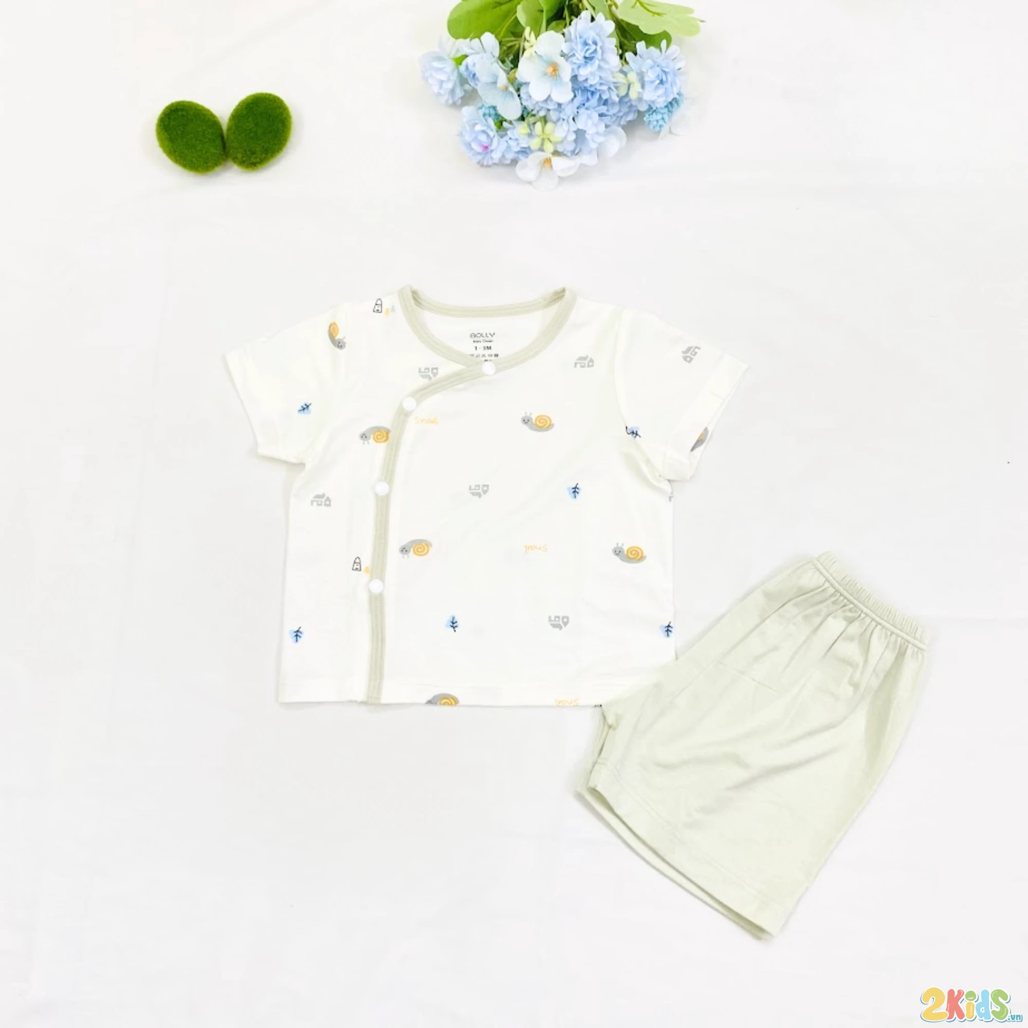 Bộ sơ sinh cộc tay cài lệch Bolly hoạ tiết
