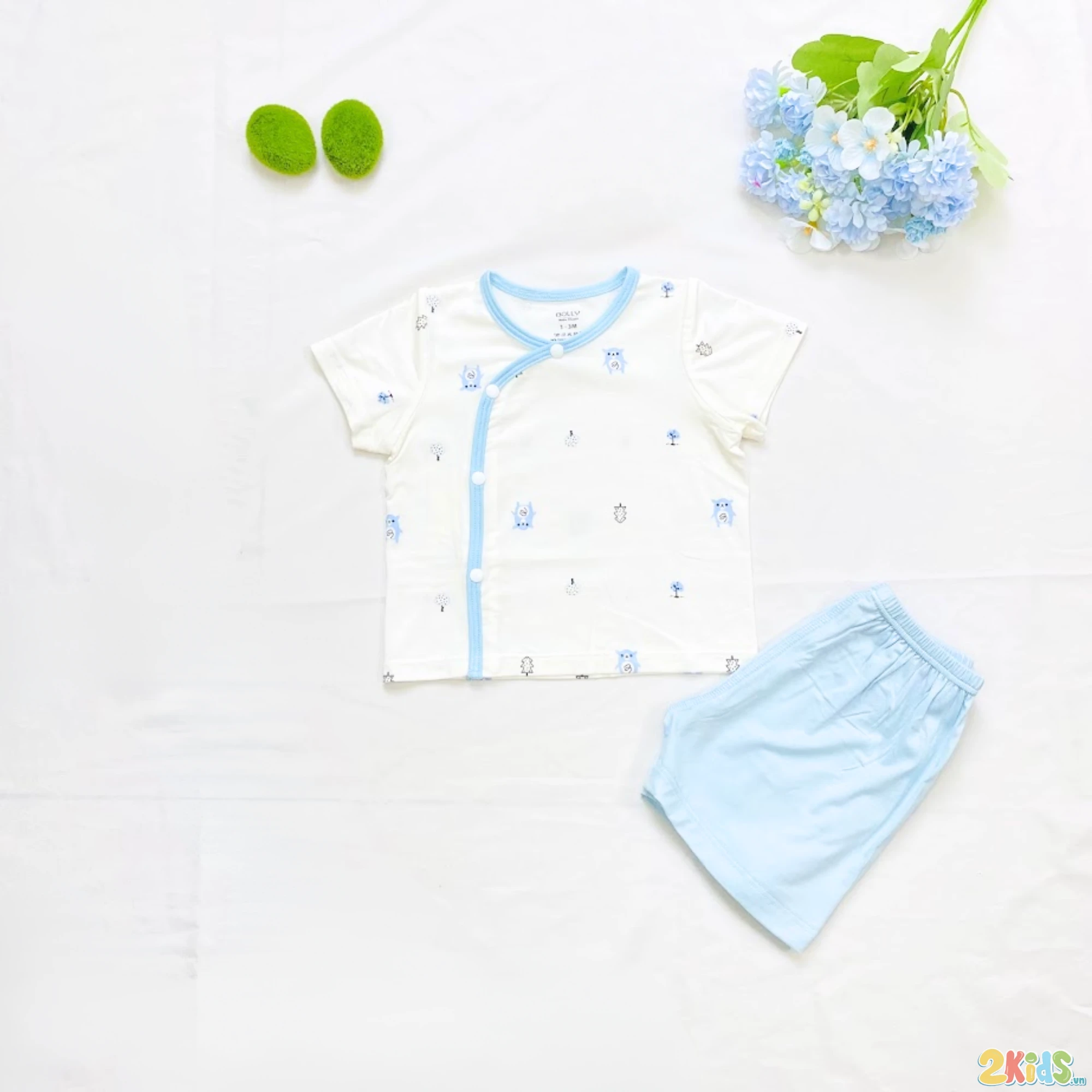 Bộ sơ sinh cộc tay cài lệch Bolly hoạ tiết