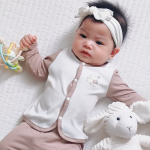 Bộ sơ sinh dài tay Unbee cài thẳng lượn vạt