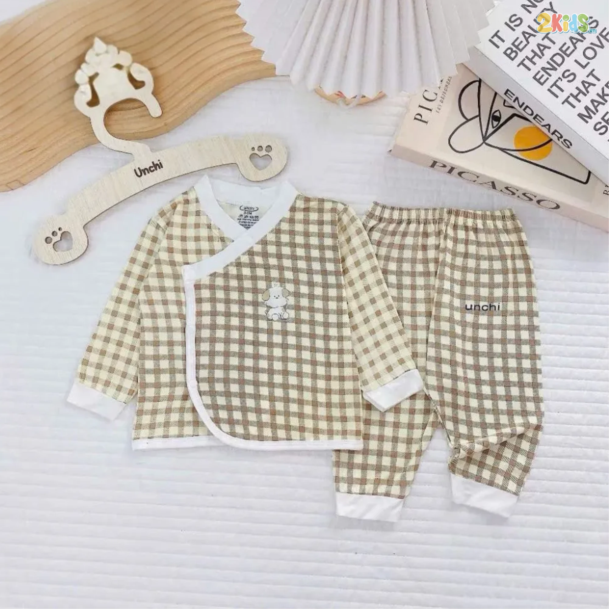 Bộ sơ sinh dài tay Unchi cài lệch hoạ tiết ngộ nghĩnh