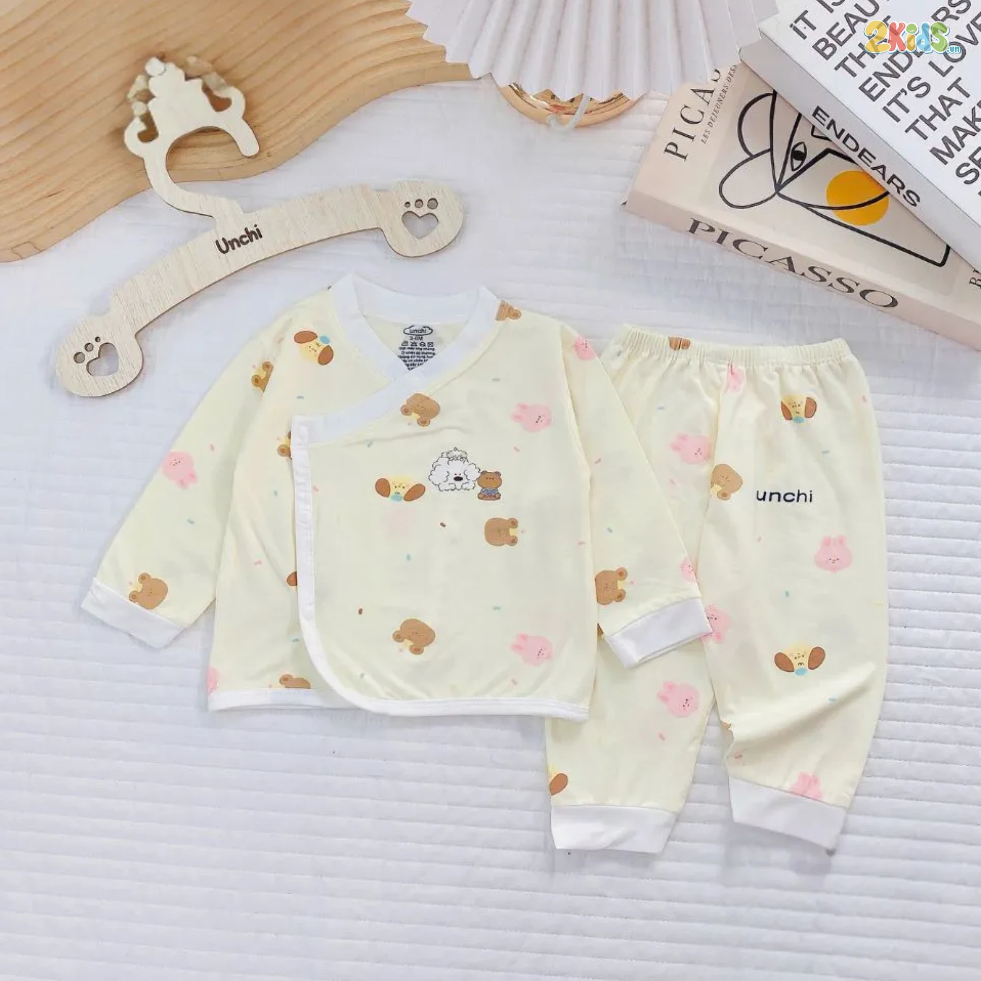 Bộ sơ sinh dài tay Unchi cài lệch hoạ tiết ngộ nghĩnh