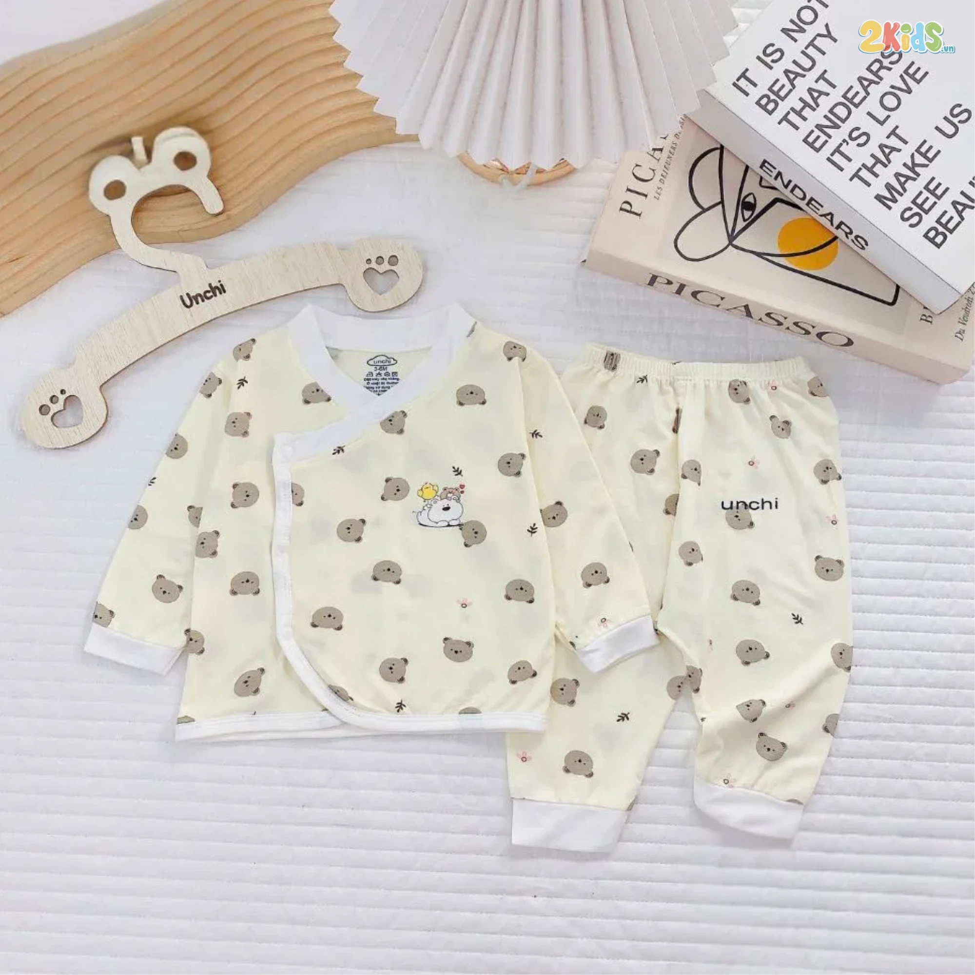 Bộ sơ sinh dài tay Unchi cài lệch hoạ tiết ngộ nghĩnh