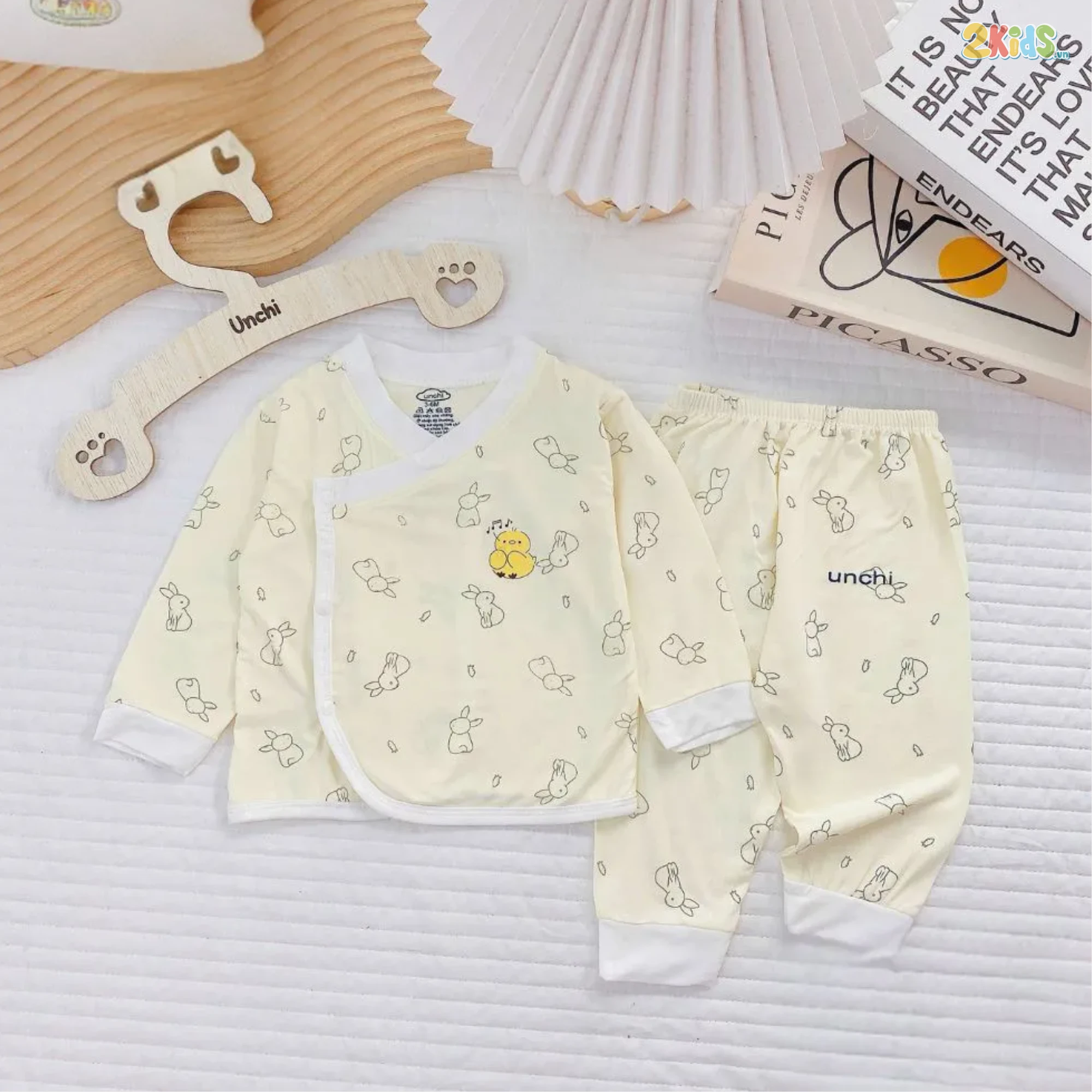 Bộ sơ sinh dài tay Unchi cài lệch hoạ tiết ngộ nghĩnh